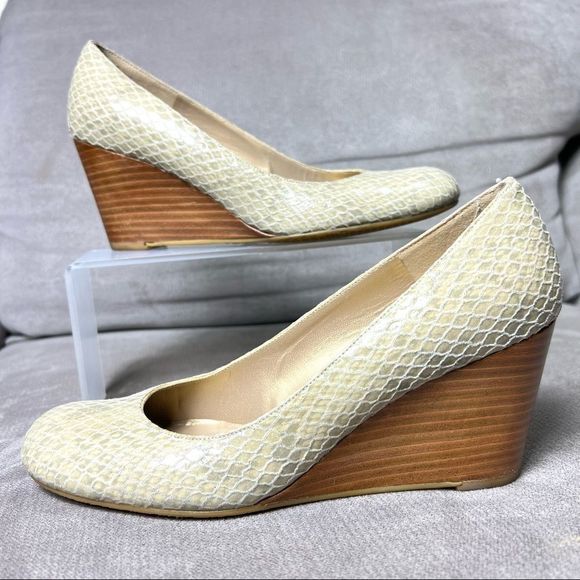 STUART WEITZMAN Size 7.5 Leather Snakeskin Light Green Wedge Wood Heel - Picture 11 of 11